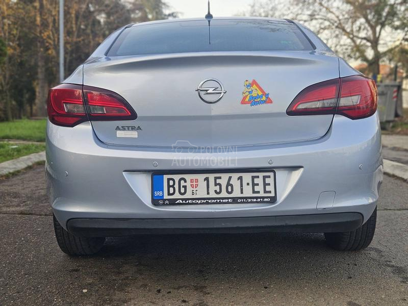 Opel Astra J 
