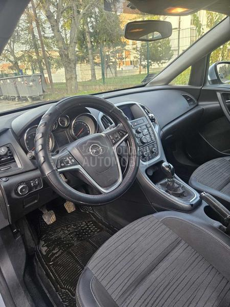 Opel Astra J 