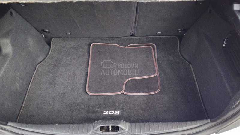 Peugeot 208 Roland Garros/Automa