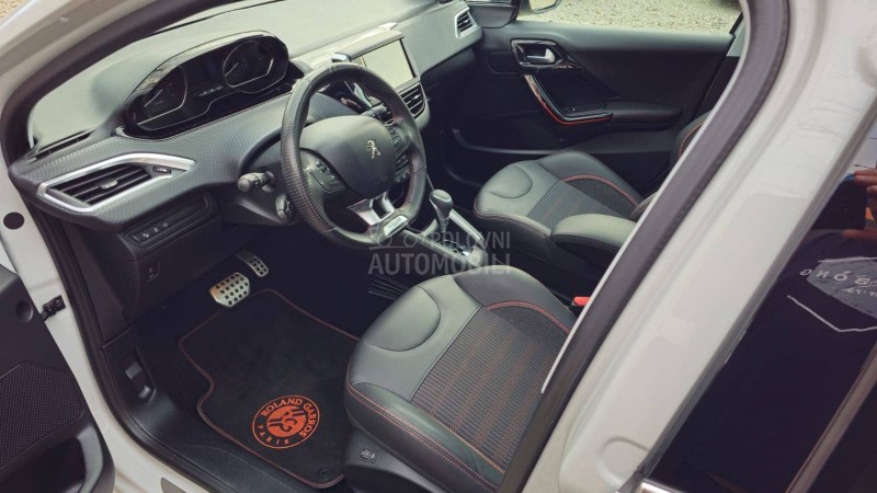 Peugeot 208 Roland Garros/Automa