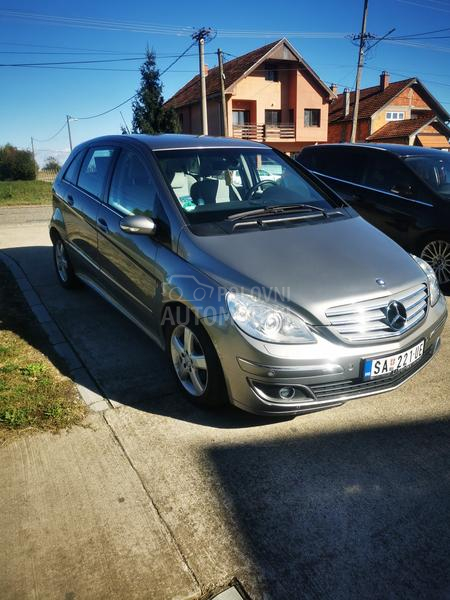 Mercedes Benz B 200 