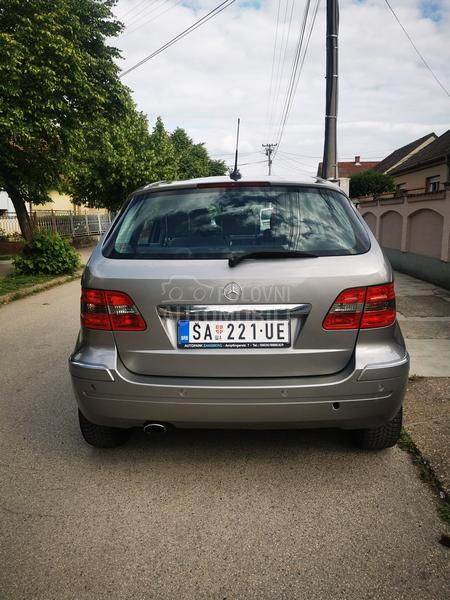 Mercedes Benz B 200 