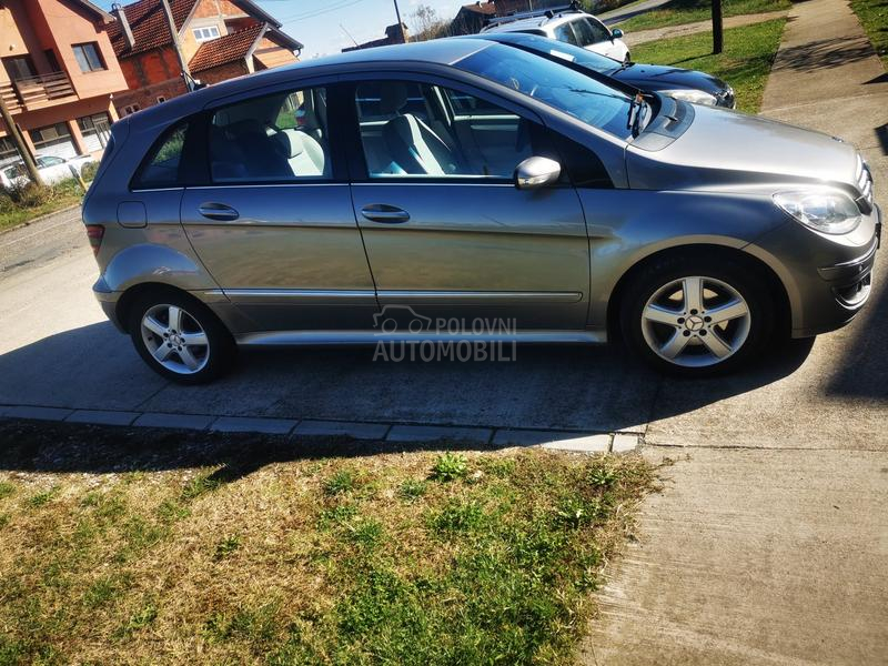Mercedes Benz B 200 