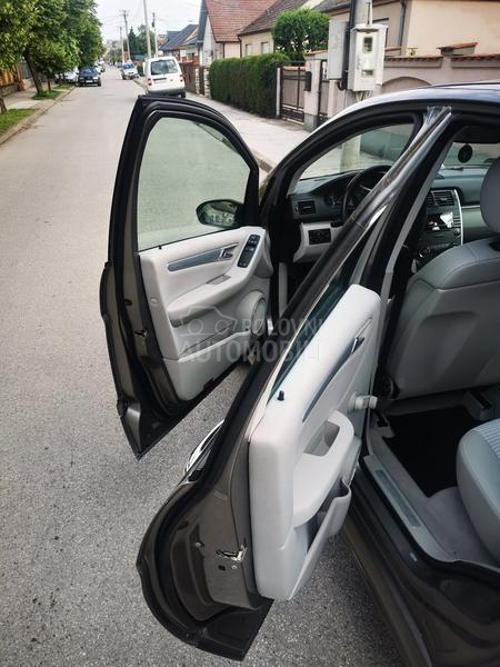 Mercedes Benz B 200 