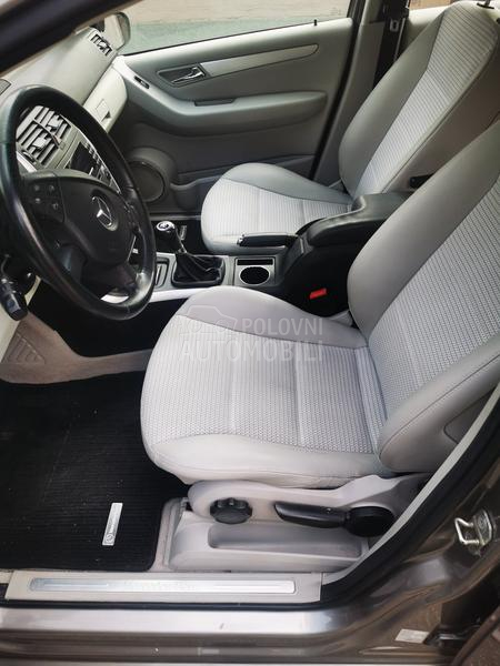 Mercedes Benz B 200 