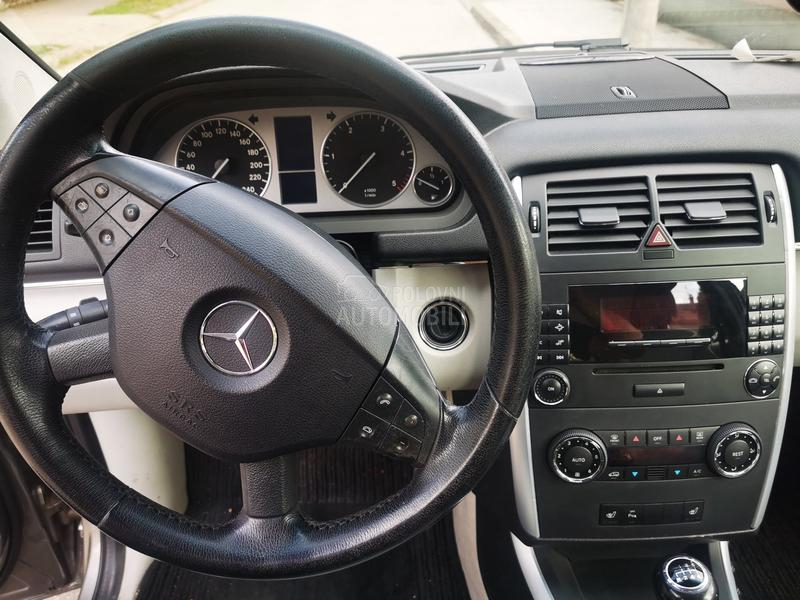 Mercedes Benz B 200 