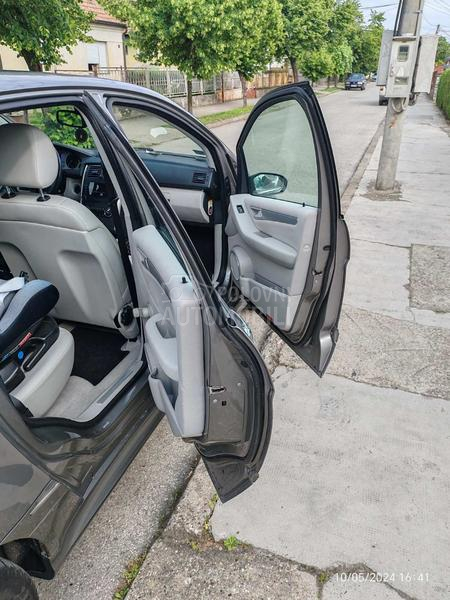 Mercedes Benz B 200 