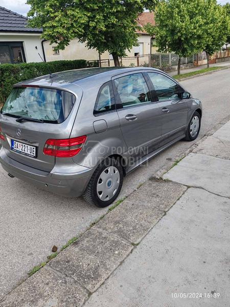 Mercedes Benz B 200 