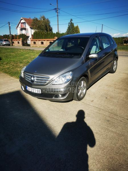 Mercedes Benz B 200 