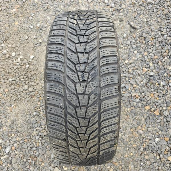 Hankook 225/45 R19 Zimska