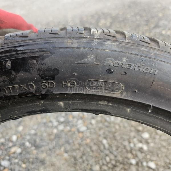 Hankook 225/45 R19 Zimska