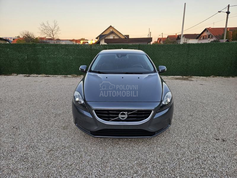 Volvo V40 2.0d//Oprema//Stanje