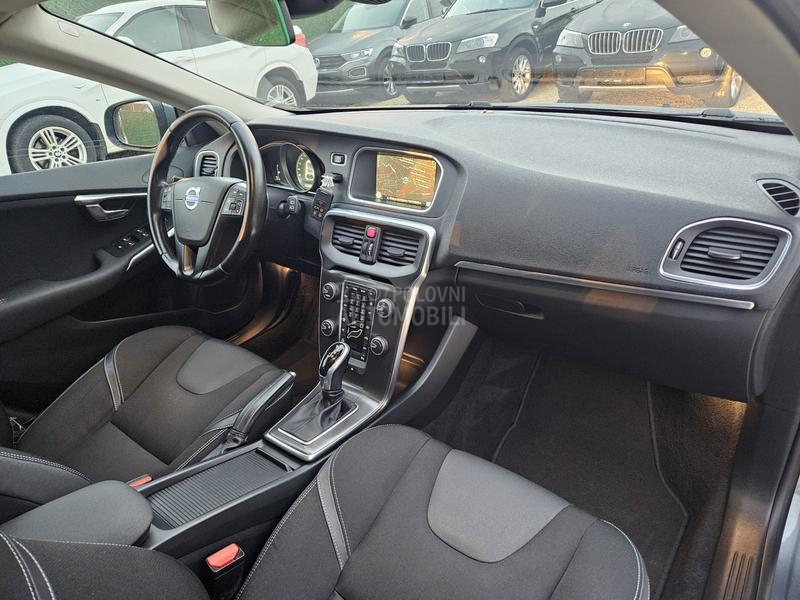 Volvo V40 2.0d//Oprema//Stanje
