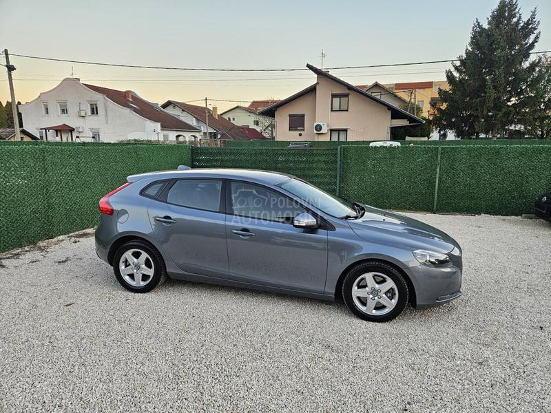 Volvo V40 2.0d//Oprema//Stanje