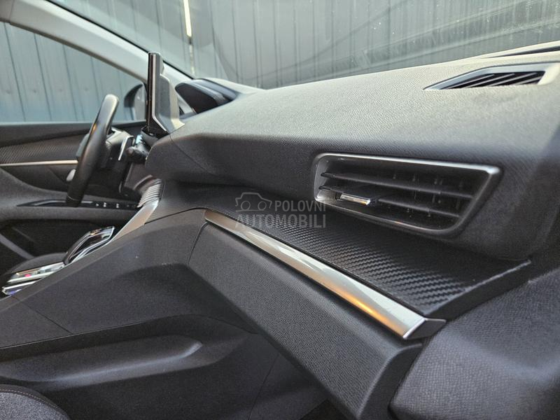 Peugeot 5008 1.5 BlueHdi/ Restyle