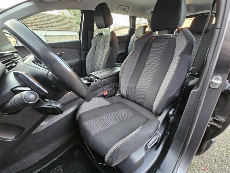 Peugeot 5008 1.5 BlueHdi/ Restyle