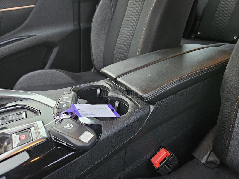 Peugeot 5008 1.5 BlueHdi/ Restyle