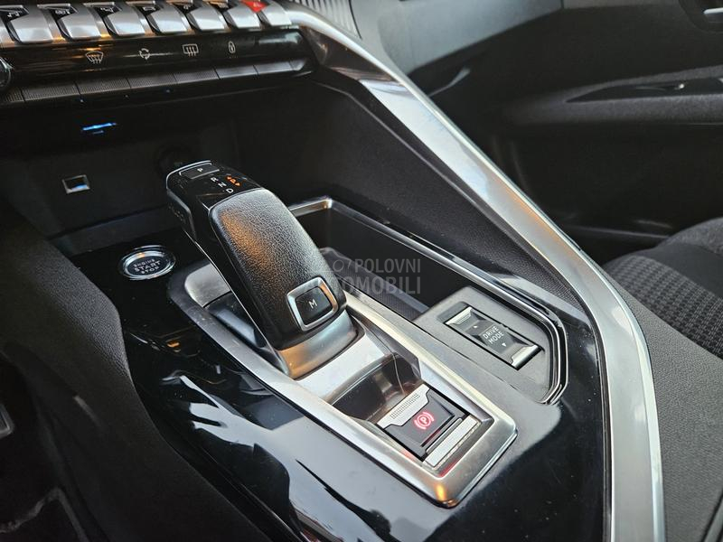 Peugeot 5008 1.5 BlueHdi/ Restyle