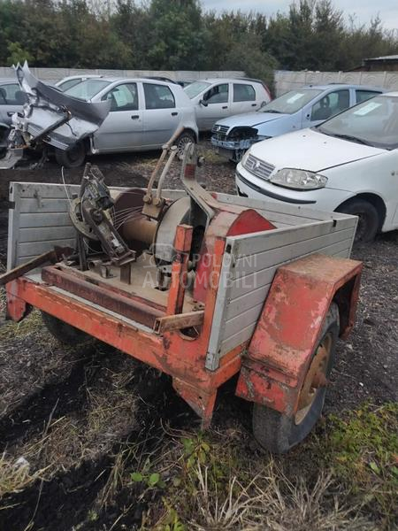 Clark Vitlo sa prikolicom