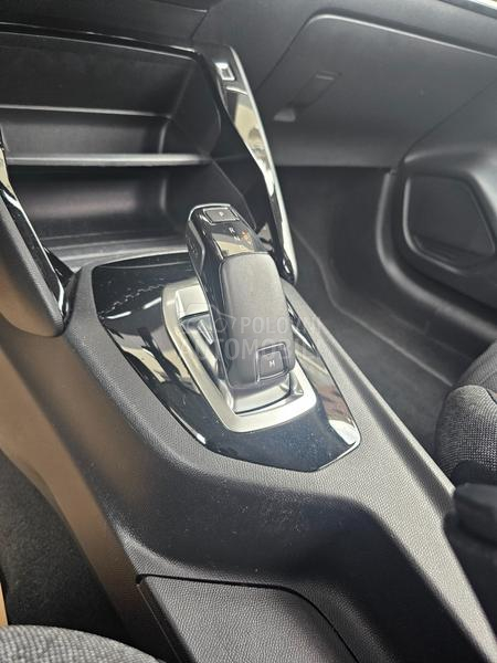 Peugeot 208 Puretech EAT8 Active