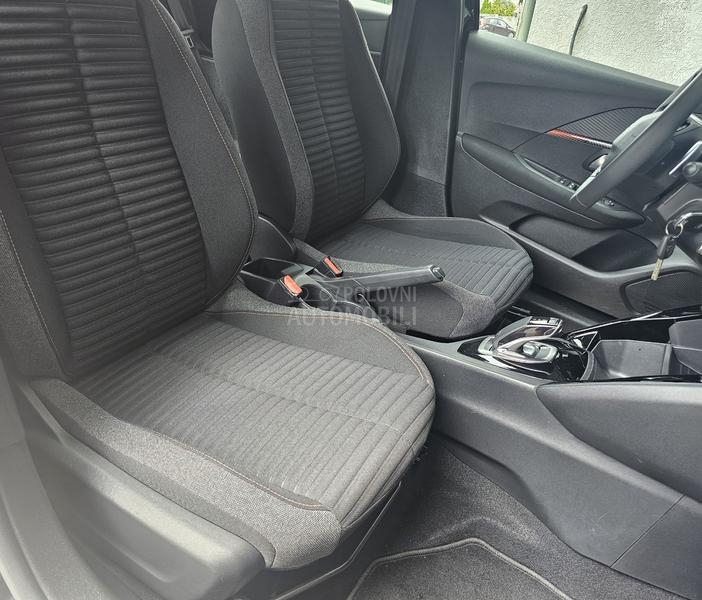 Peugeot 208 Puretech EAT8 Active