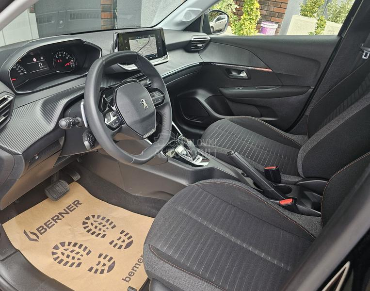 Peugeot 208 Puretech EAT8 Active