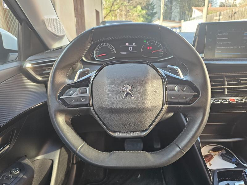 Peugeot 208 Puretech EAT8 Active