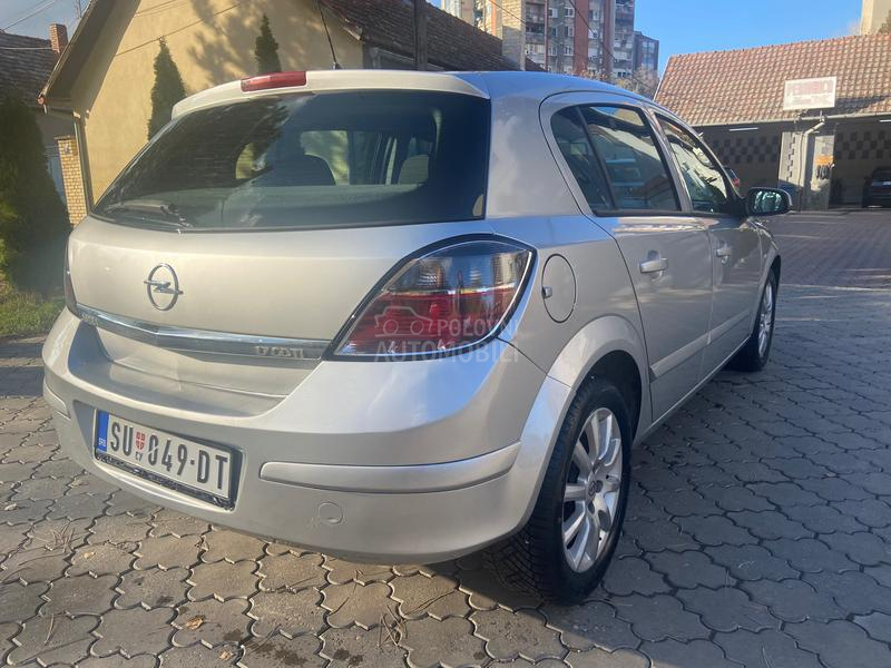 Opel Astra H 