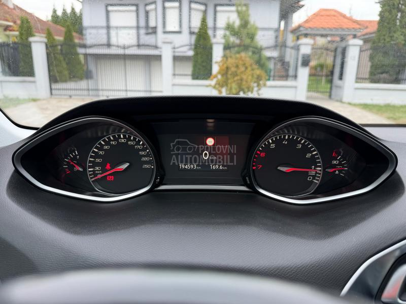 Peugeot 308 1.2. P.A.N.O ALLURE