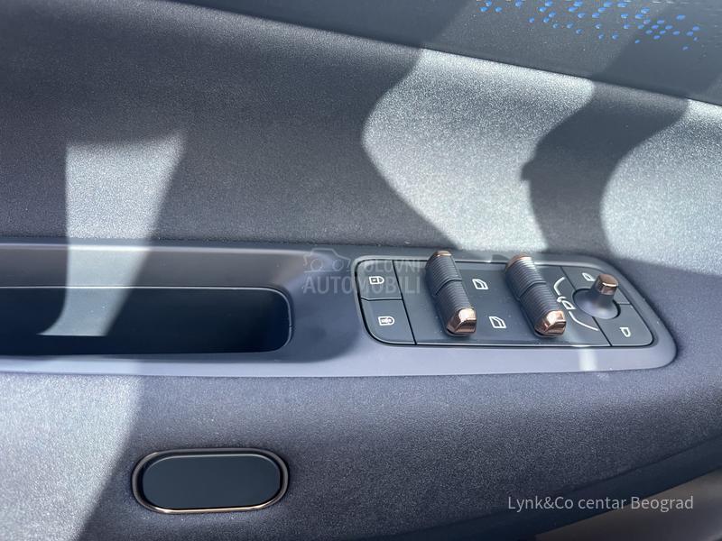 Lynk & Co 08 MORE PHEV