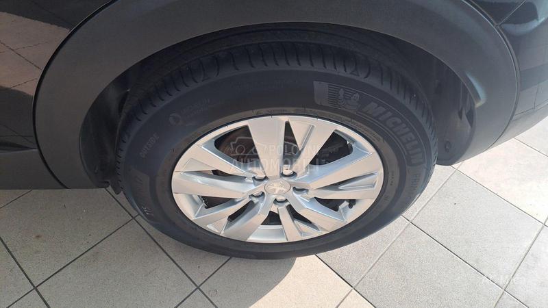Peugeot 3008 1.2NAV LED ALU 72000