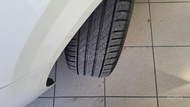 Peugeot 208 1.5 BLU NAV LED USB