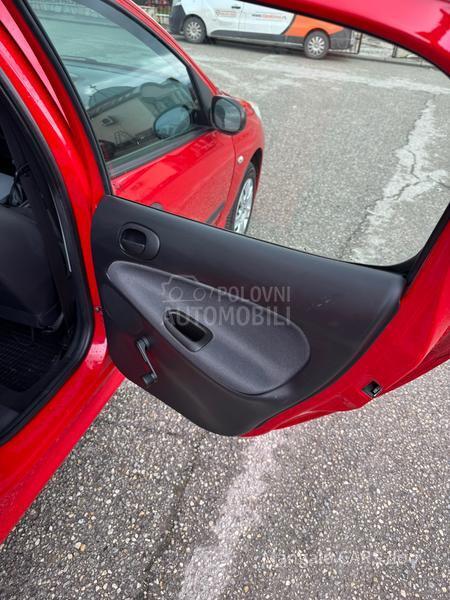 Peugeot 206 plus 
