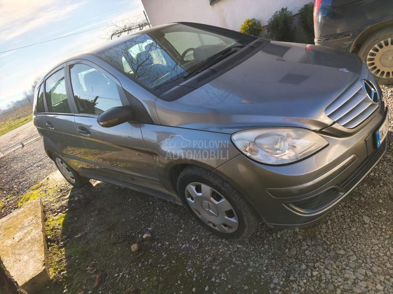 Mercedes Benz B 180 
