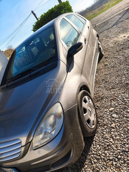 Mercedes Benz B 180 