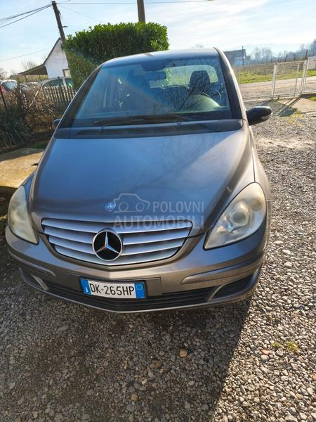 Mercedes Benz B 180 