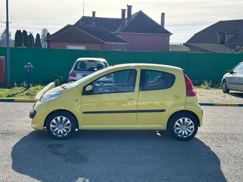 Peugeot 107 yellow nov