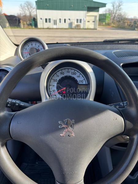 Peugeot 107 yellow nov