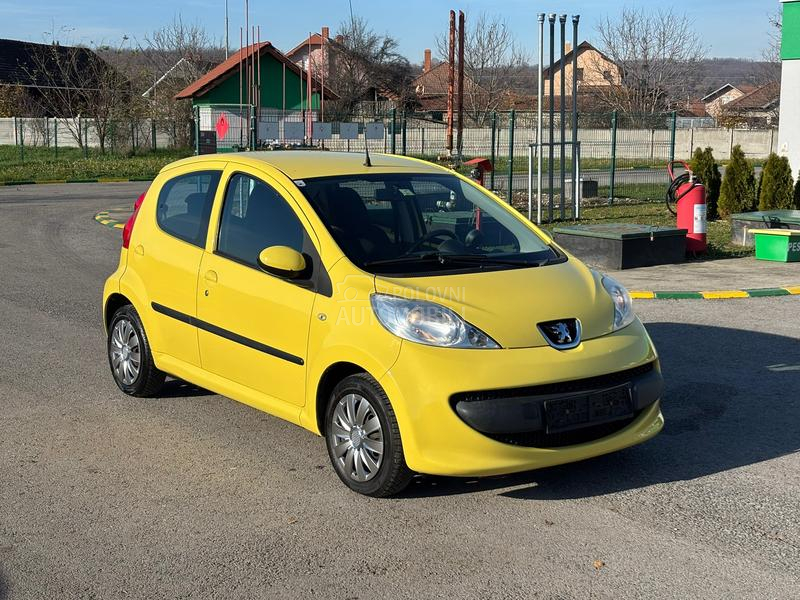 Peugeot 107 yellow nov