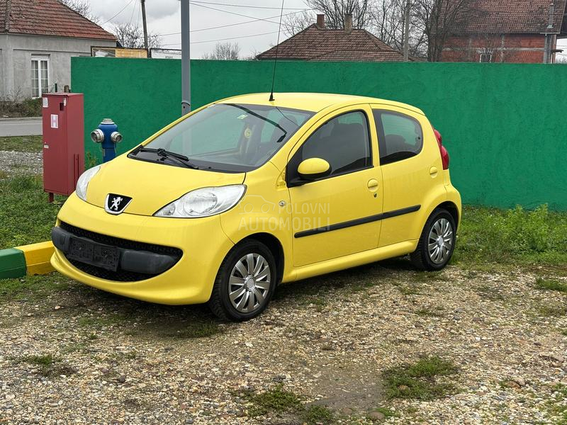 Peugeot 107 yellow nov
