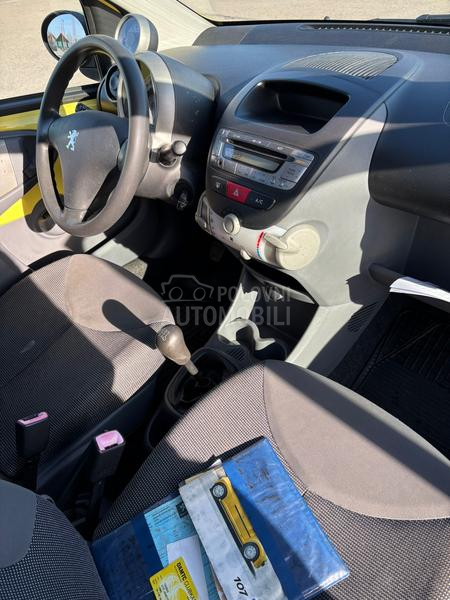 Peugeot 107 yellow nov