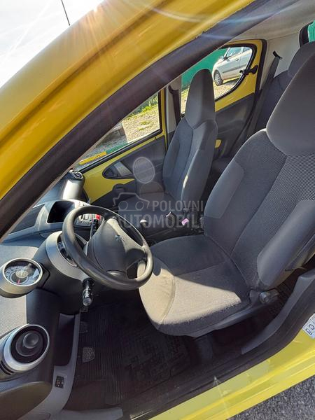 Peugeot 107 yellow nov