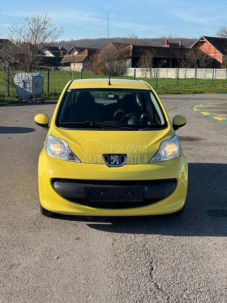 Peugeot 107 yellow nov