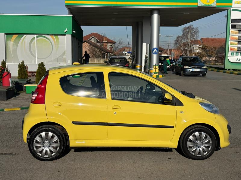Peugeot 107 yellow nov