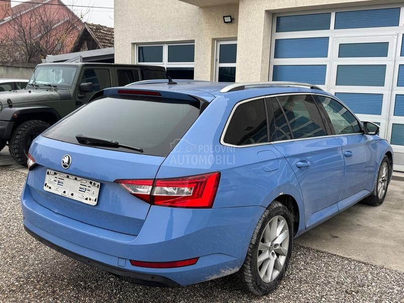 Škoda Superb -  kompletan auto u delovima
