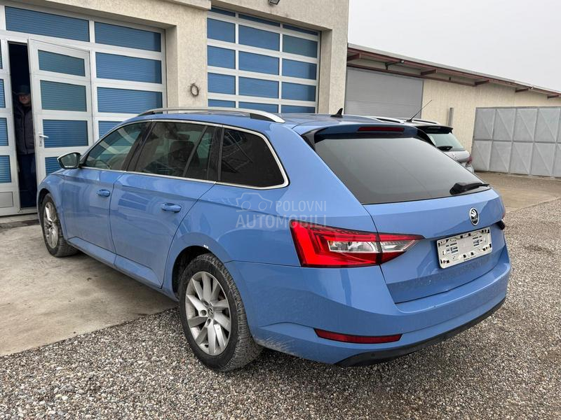 Škoda Superb -  kompletan auto u delovima