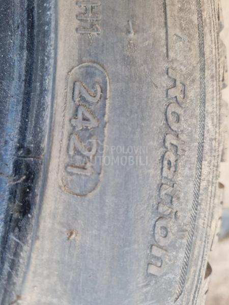 Hankook 235/45 R18 Zimska