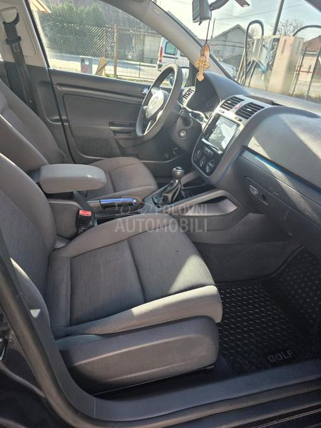 Volkswagen Golf 5 1.6