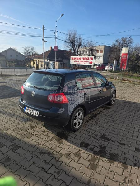Volkswagen Golf 5 1.6