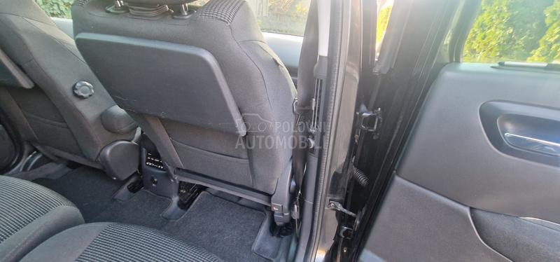 Peugeot 5008 1.6 HDI